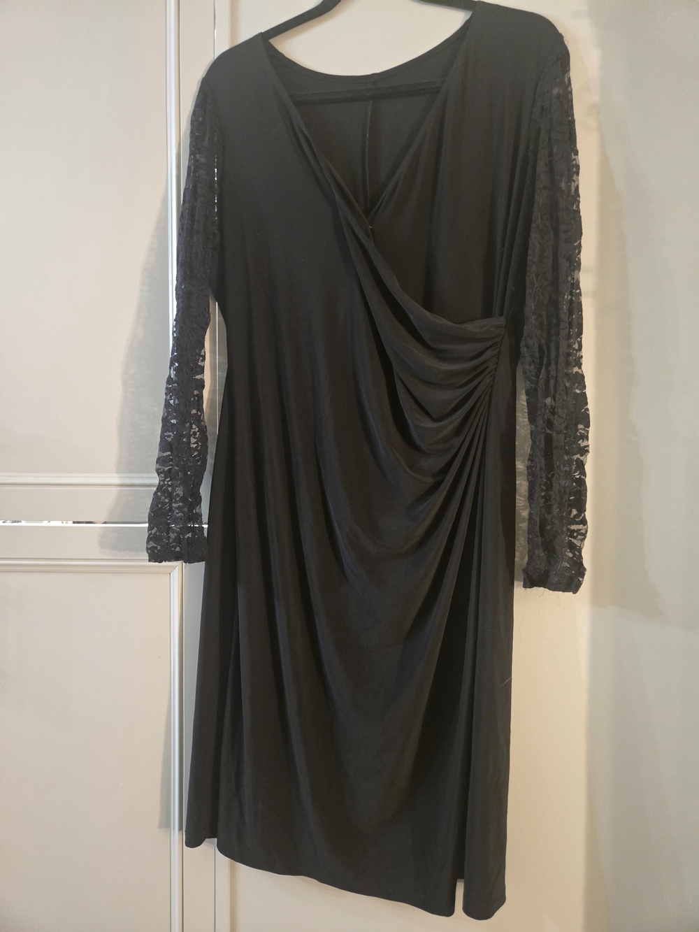 Black Lace-Sleeve Draped Long-Sleeve Women's Dress